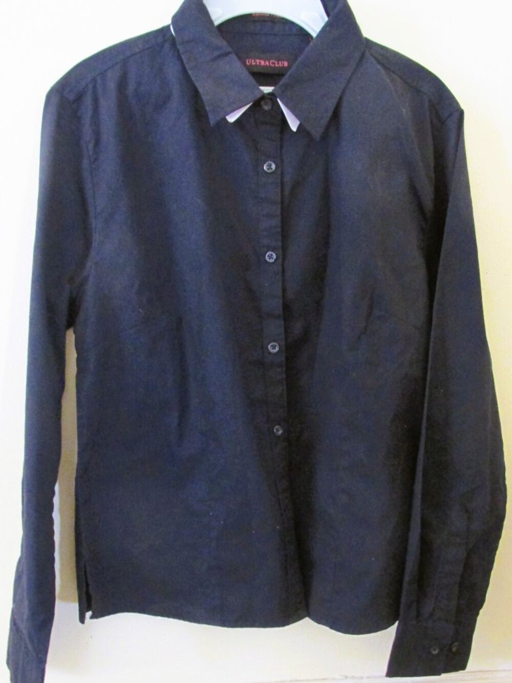 Ultra Club~whisper twill~cotton blend blue~womenβs button down shirt, size M New